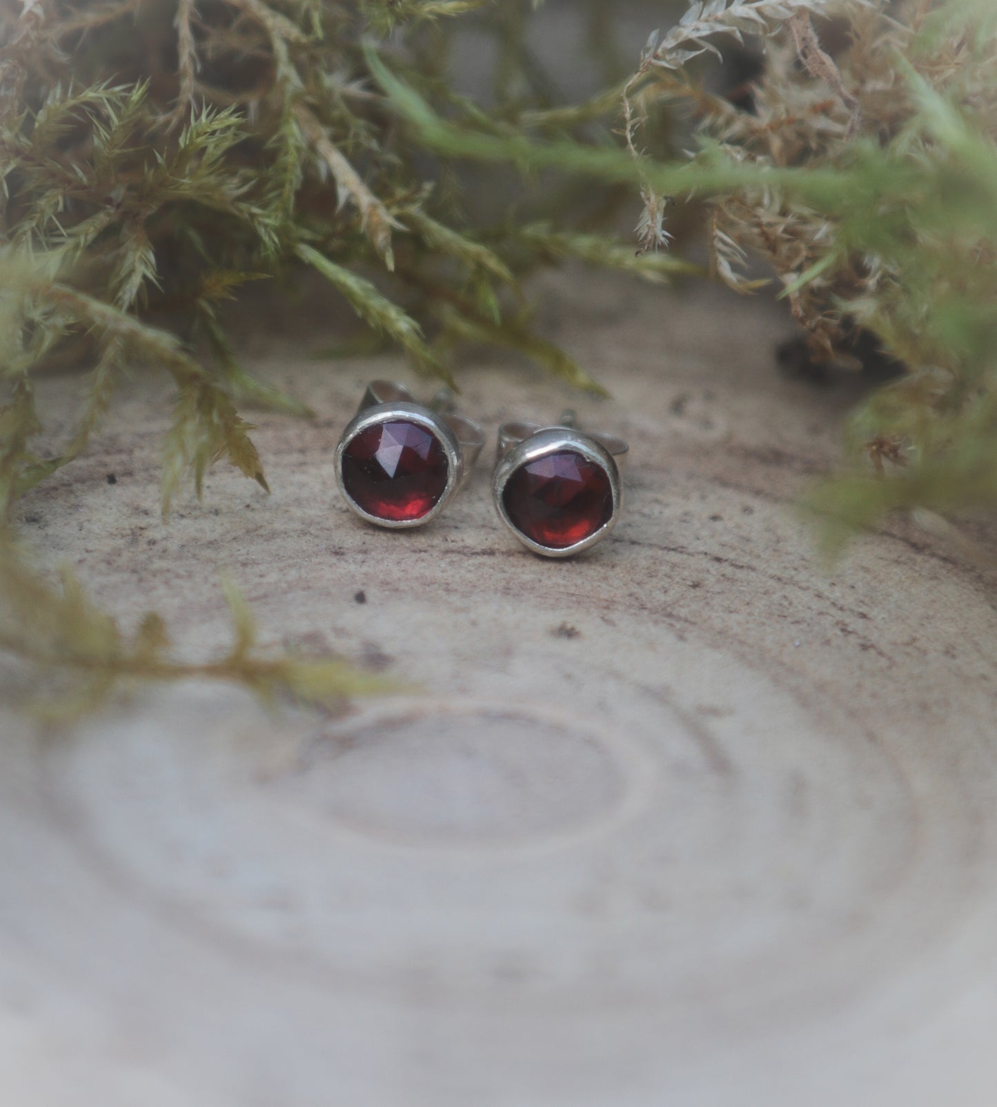 Garnet stud earrings 5mm -Rose cut
