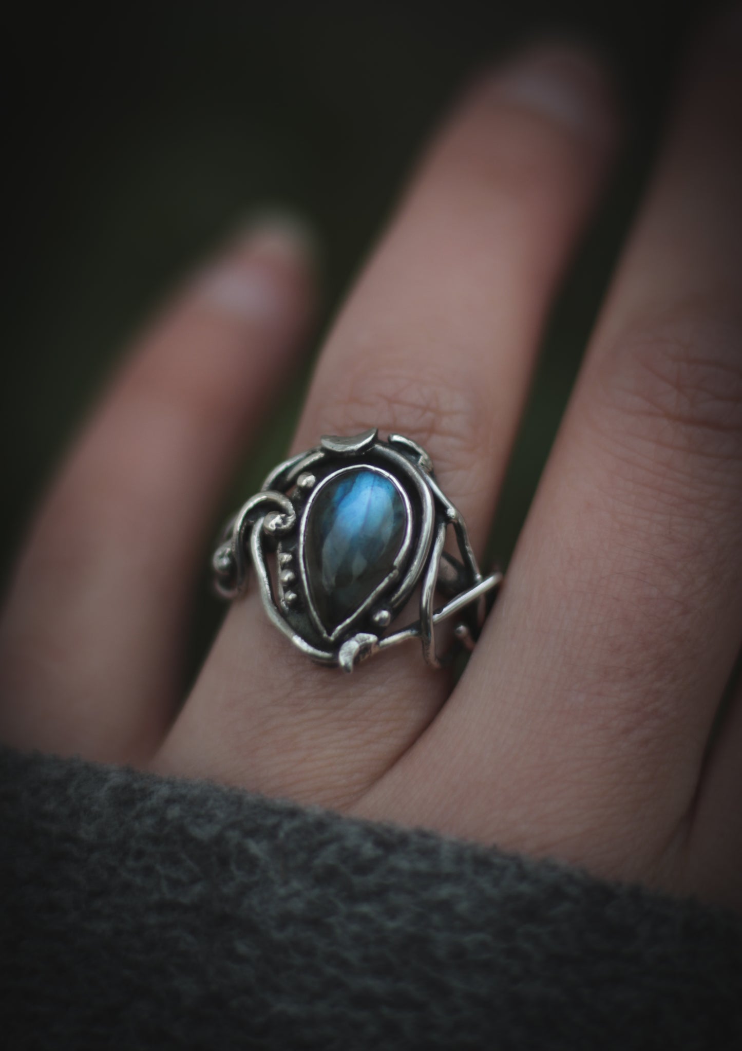 Elvish ring with Labradorite. UK size M - US size 6 1/4