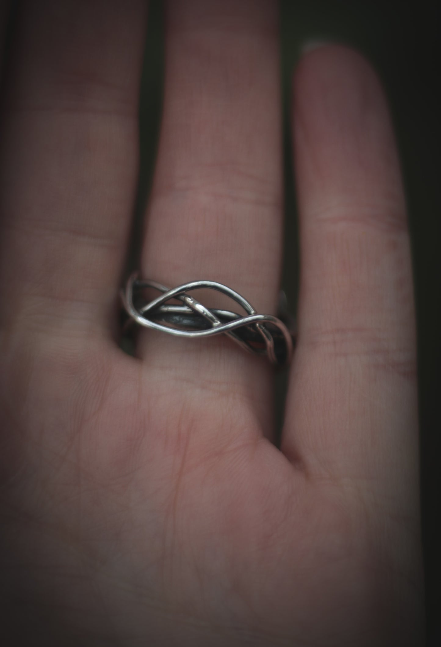 Elvish ring with Labradorite. UK size M - US size 6 1/4