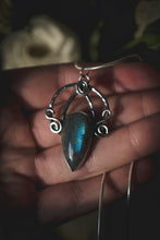 Load image into Gallery viewer, Labradorite celtic style necklace
