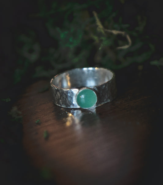 Silver band ring with green Aventurine (Various sizes)