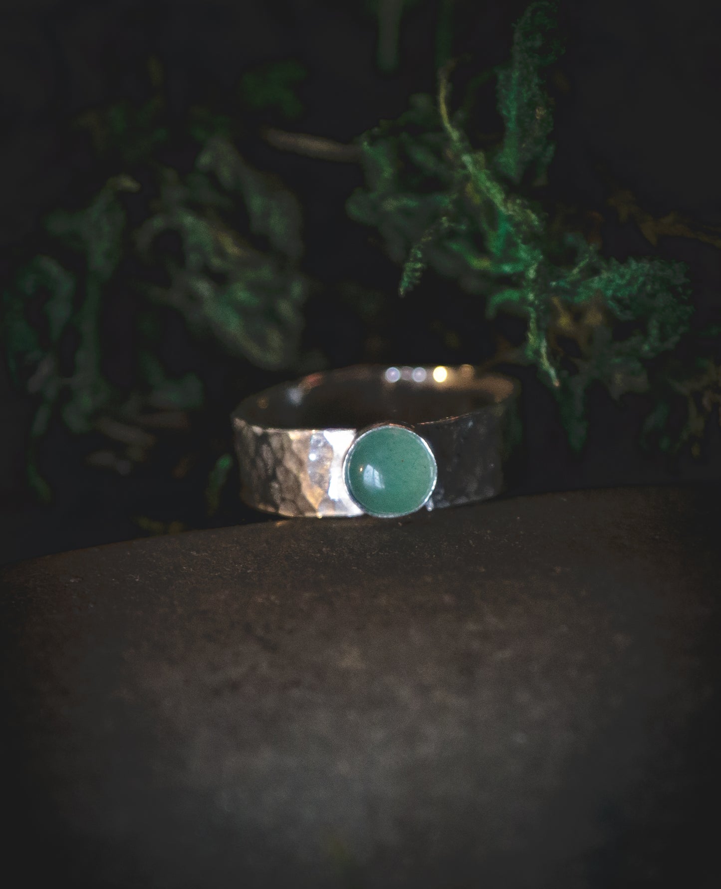 Silver band ring with green Aventurine (Various sizes)