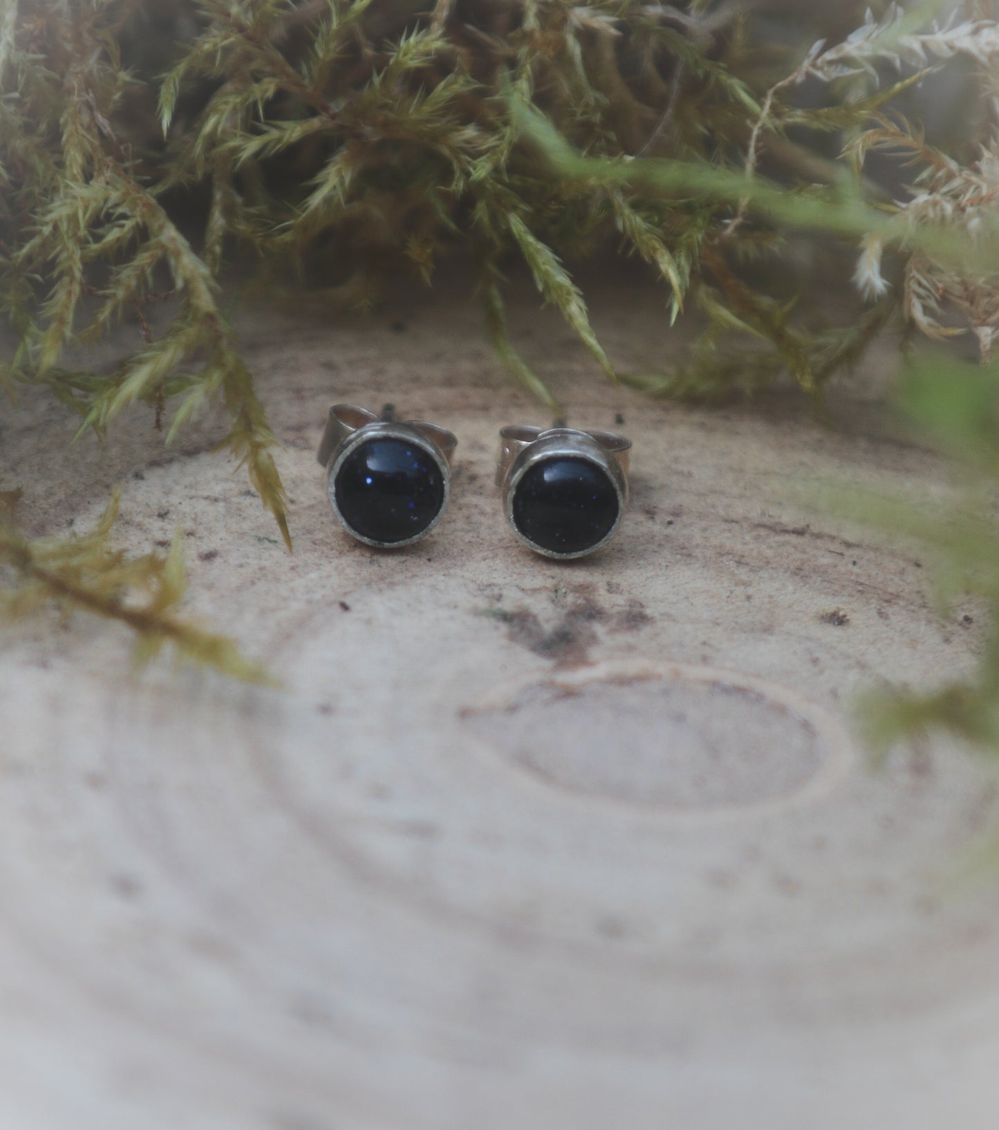 Blue goldstone stud earrings 5mm