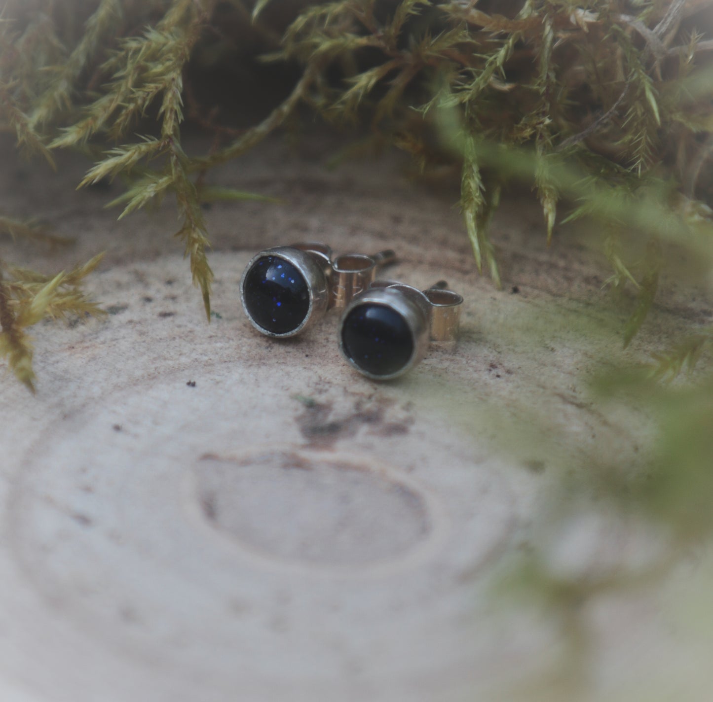 Blue goldstone stud earrings 5mm