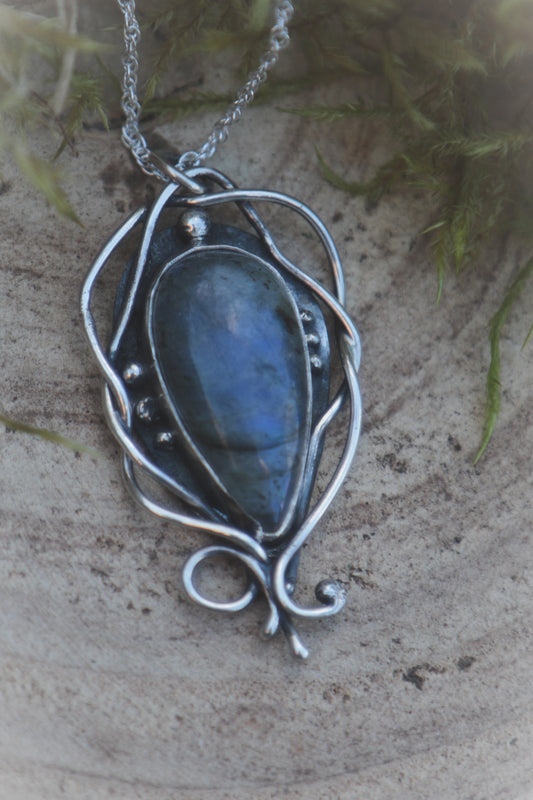 Elven necklace with Labradorite