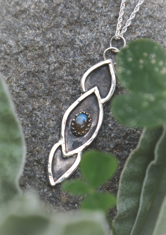 Elven necklace with Labradorite