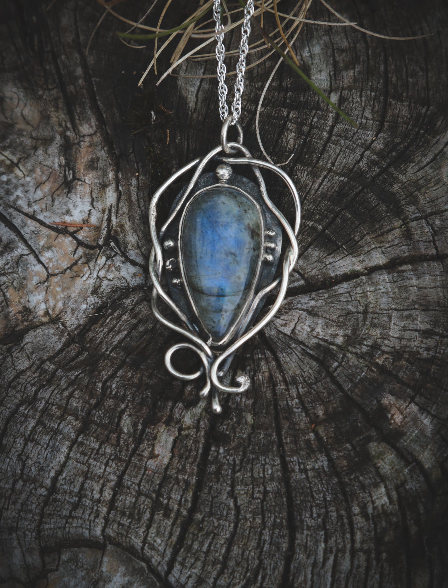 Elven necklace with Labradorite