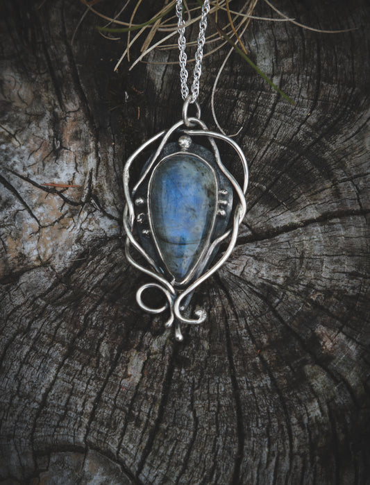 Elven necklace with Labradorite