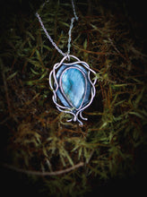 Load image into Gallery viewer, Elven necklace with Labradorite
