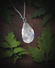 Load image into Gallery viewer, Duck feather necklace
