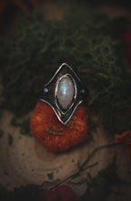 Load image into Gallery viewer, Fantasy style Moonstone ring. UK W 1/2 -US 11 1/2
