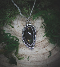 Load image into Gallery viewer, Celtic style necklace with Labradorite
