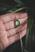 Load image into Gallery viewer, Rosecut Labradorite necklace
