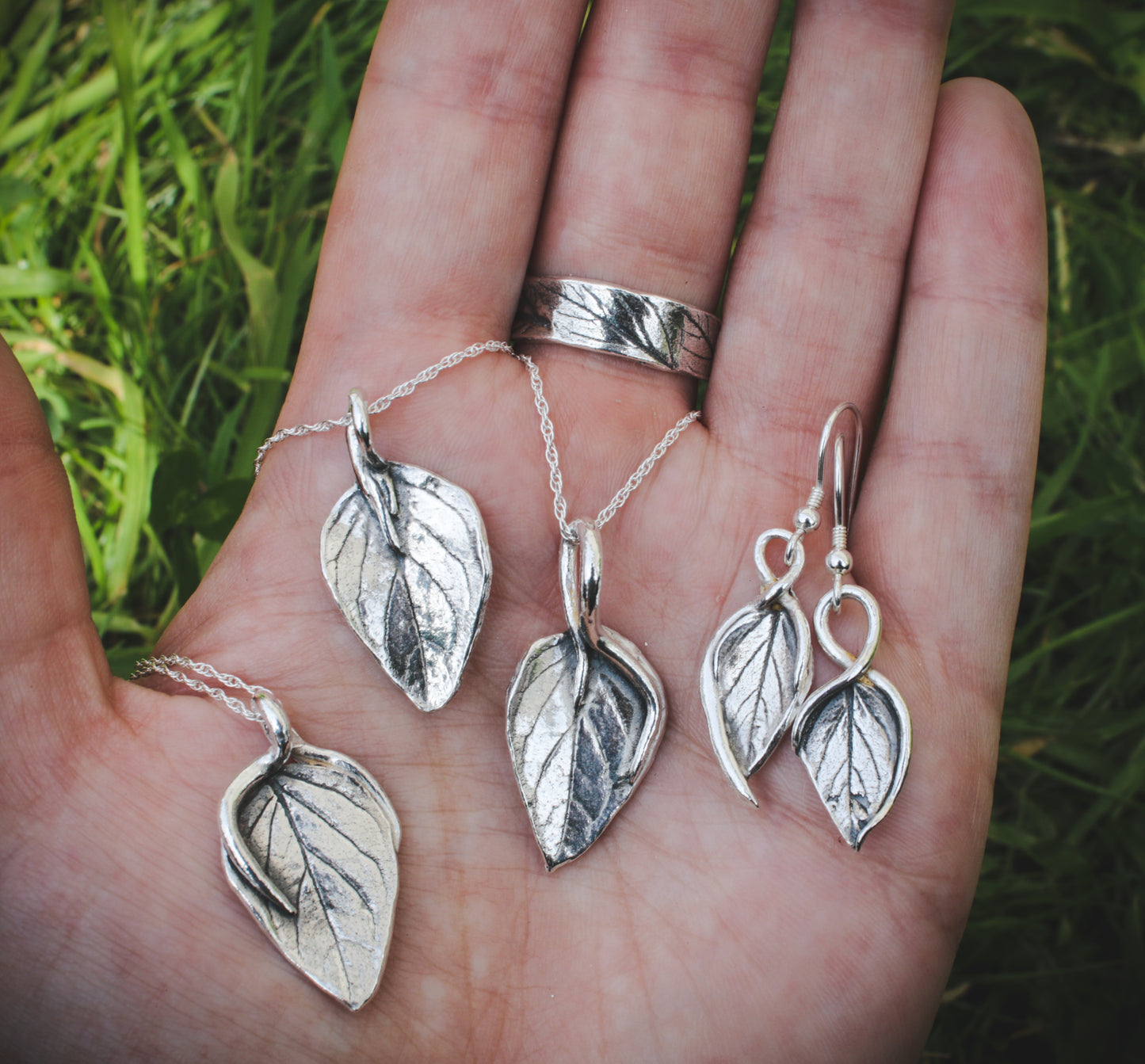 Oregano leaf ring.  UK size Q 1/4 - US size 8 1/2