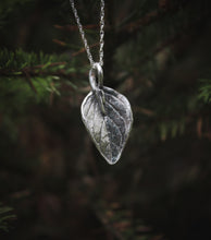 Load image into Gallery viewer, Oregano Leaf necklace 1
