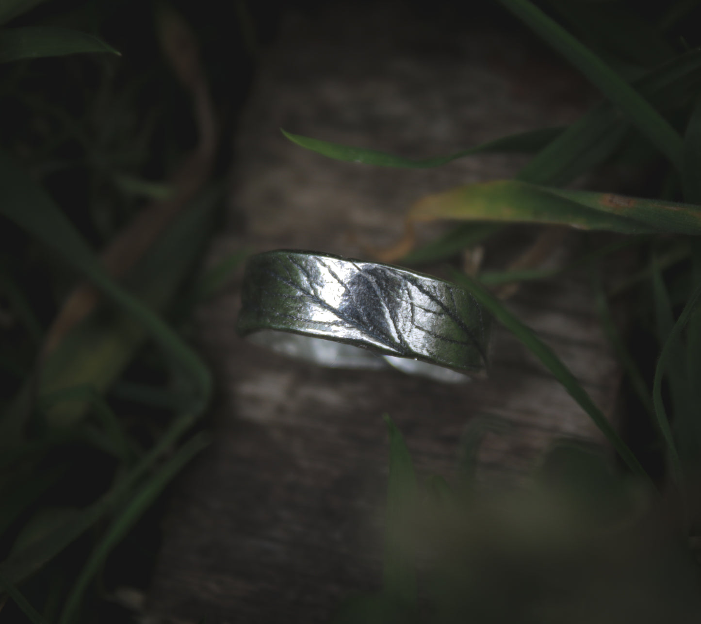 Oregano leaf ring.  UK size Q 1/4 - US size 8 1/2