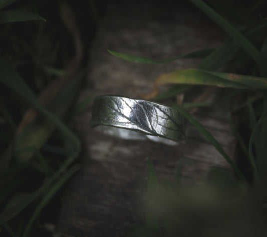 Oregano leaf ring.  UK size Q 1/4 - US size 8 1/2
