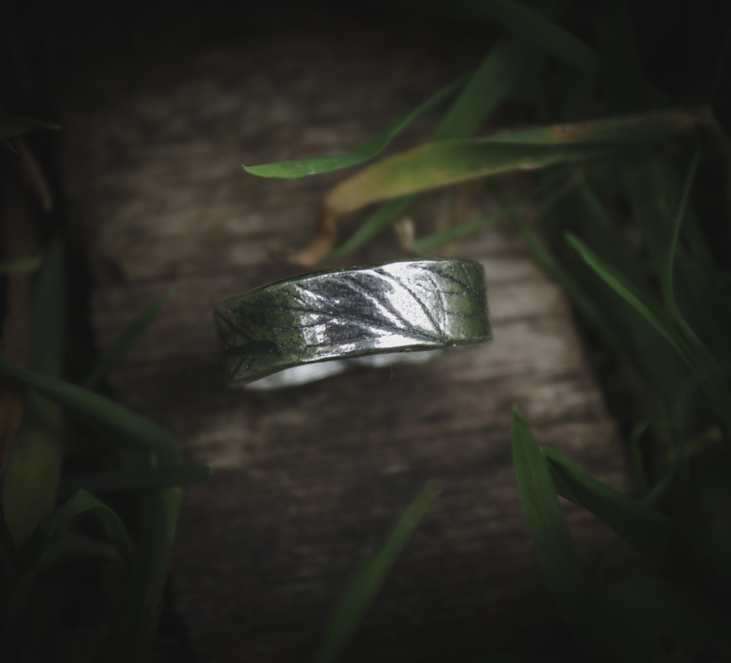 Oregano leaf ring.  UK size Q 1/4 - US size 8 1/2