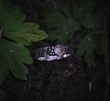 Load image into Gallery viewer, Bark textured ring with Labradorite. Various sizes
