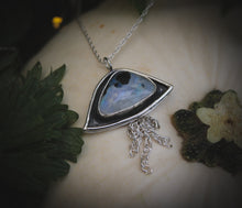 Load image into Gallery viewer, Moonstone &#39;mushroomy&#39; necklace
