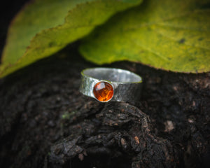 Silver band ring with Amber