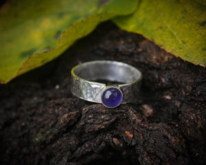 Silver band ring with Amethyst