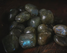 Load image into Gallery viewer, Labradorite crystal necklace
