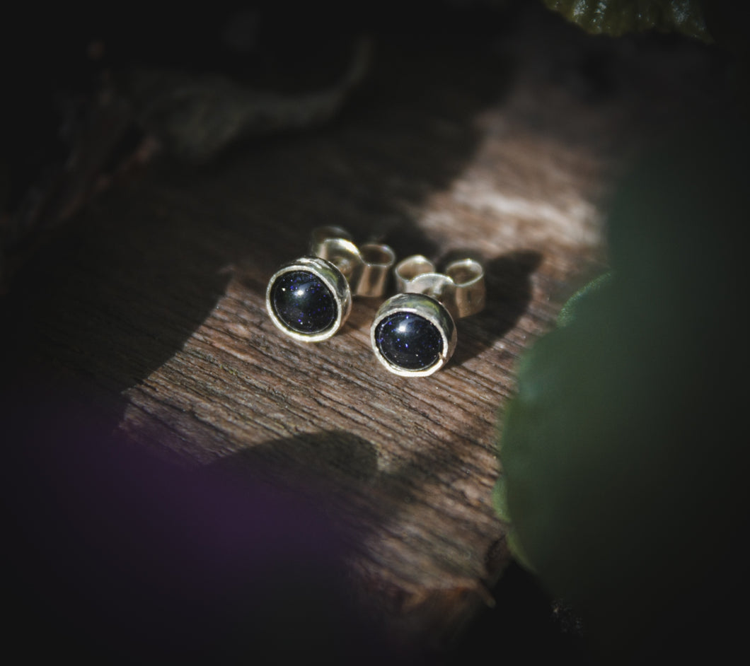 Blue goldstone stud earrings 5mm